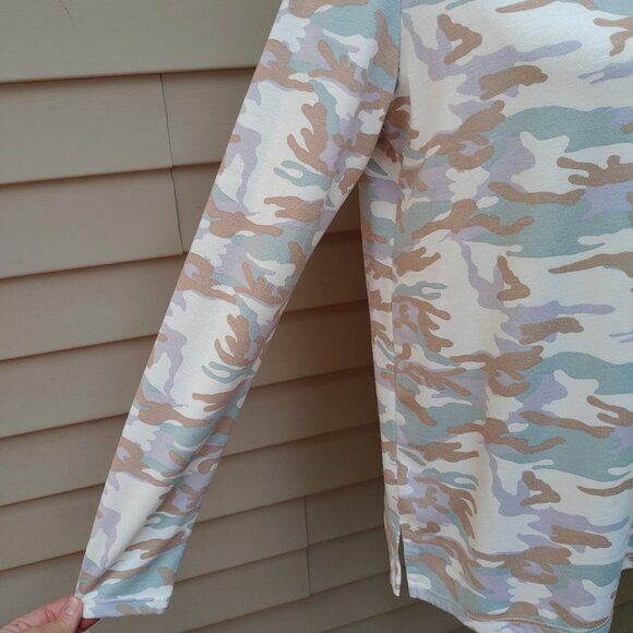 143 Story Line Up Multicolor Camo Print Top Long Sleeve V-Neck Stretch - Picture 5 of 10